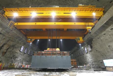 Double girder bridge crane