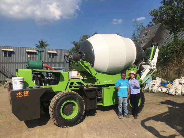 2.6 self-loading concrete mixer